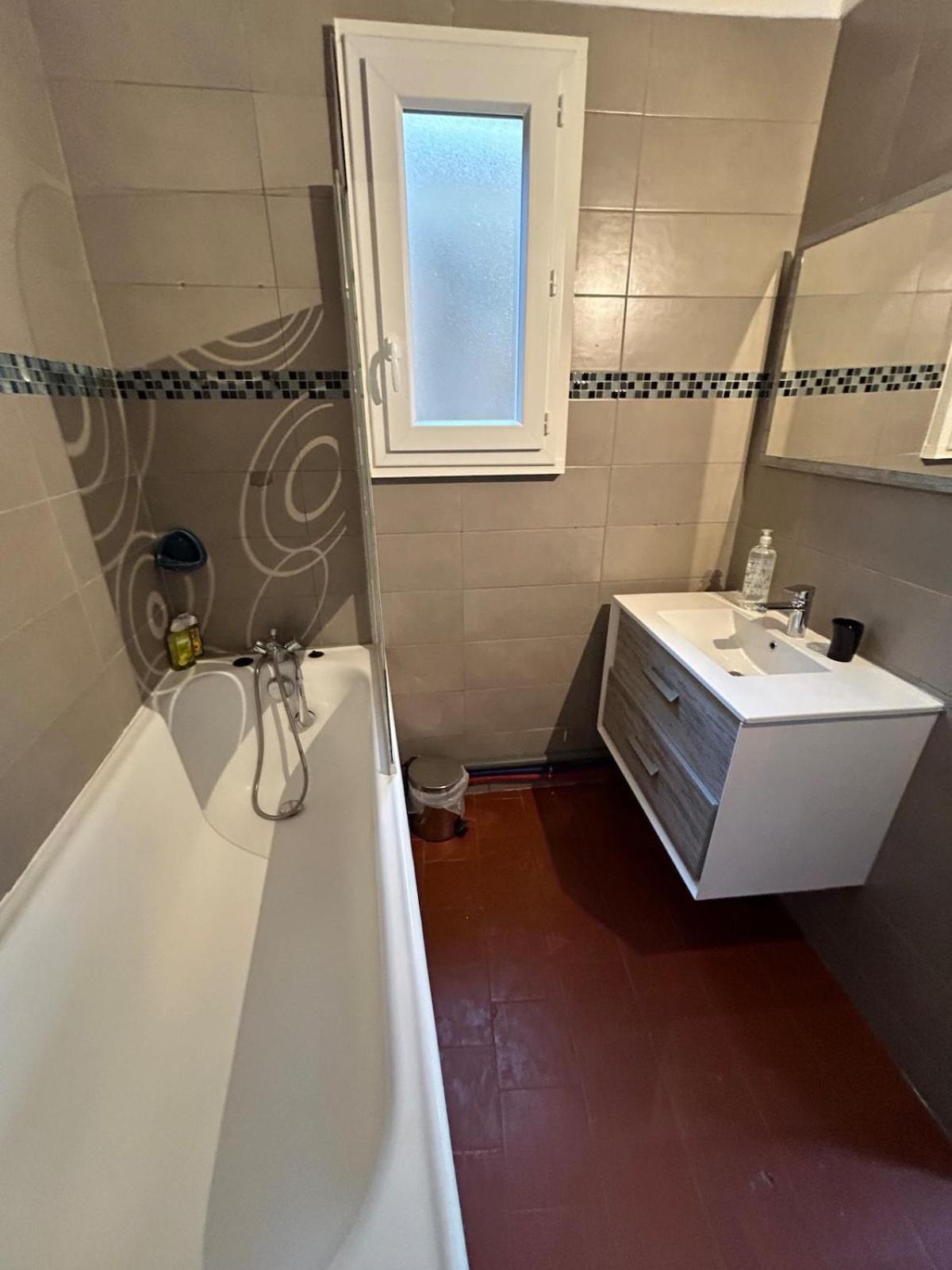 Grand Appartement De 100M2 -Allee Paul Riquet Beziers - 4Chambres - Wifi- Tv Connectee Eksteriør billede